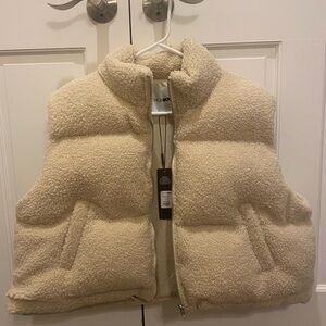 NWT Fashion Nova Sherpa vest 😍